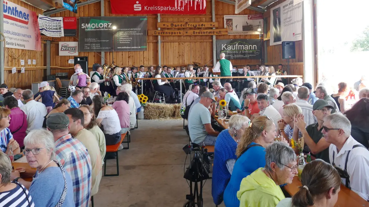 Hunderte Besucher kommen zur traditionellen Hockete der Wanderfreunde Queenspark Brachfeld.