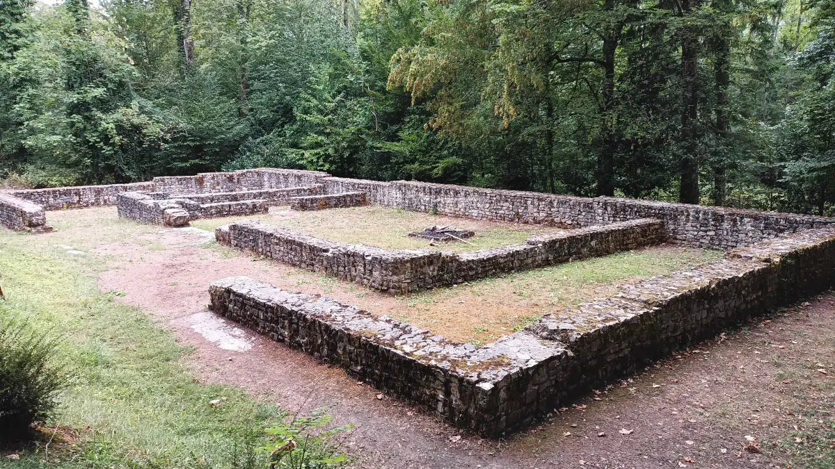 Wo heute Wald ist, wurde einst Landbau betrieben. Die Reste des römischen Gutshofs auf dem Nollinger Berg legen davon ein beredtes Zeugnis ab.