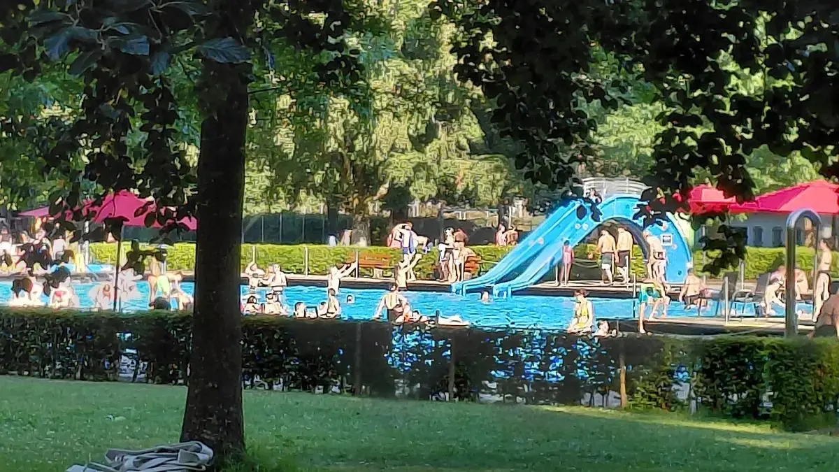 Das Planschbecken im Schwimmbad in Steinen bleibt vorerst zu.