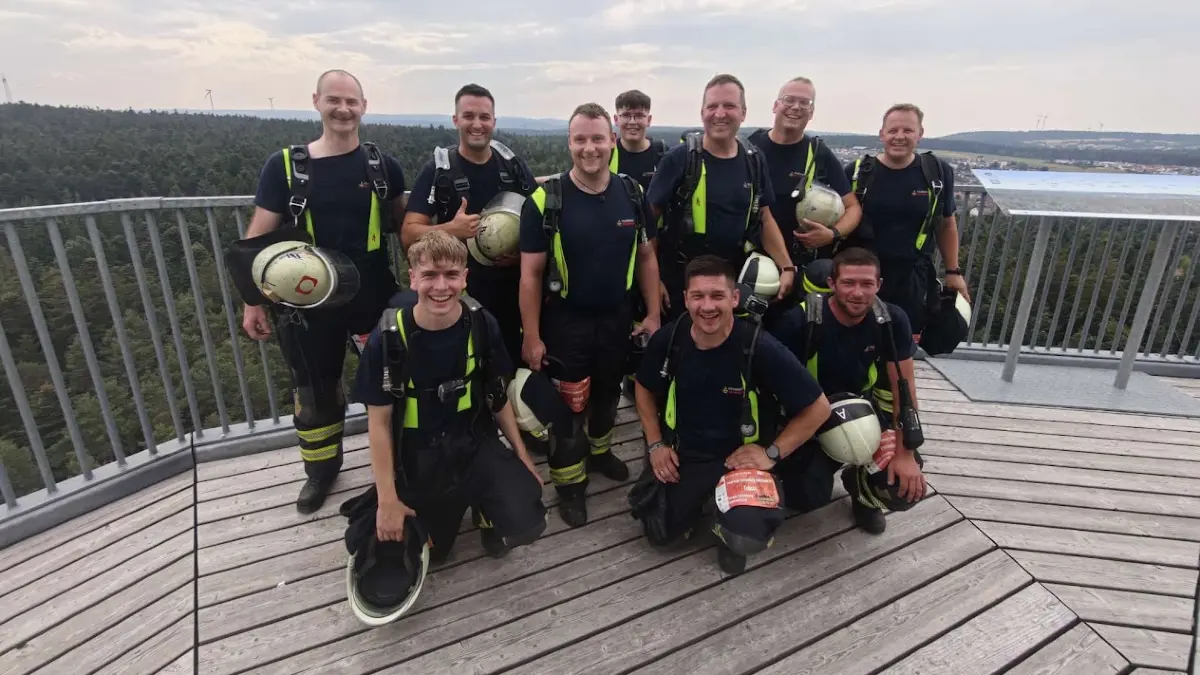 Bei bester Laune die Aussicht genießen: Nach dem Wettkampf hatte sich die Truppe eine Pause verdient.