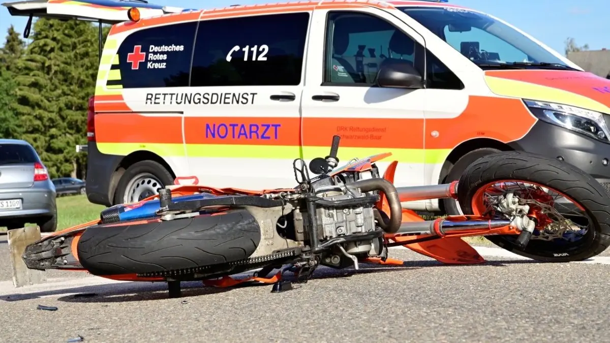 Der Motorradfahrer trug schwere Verletzungen davon.