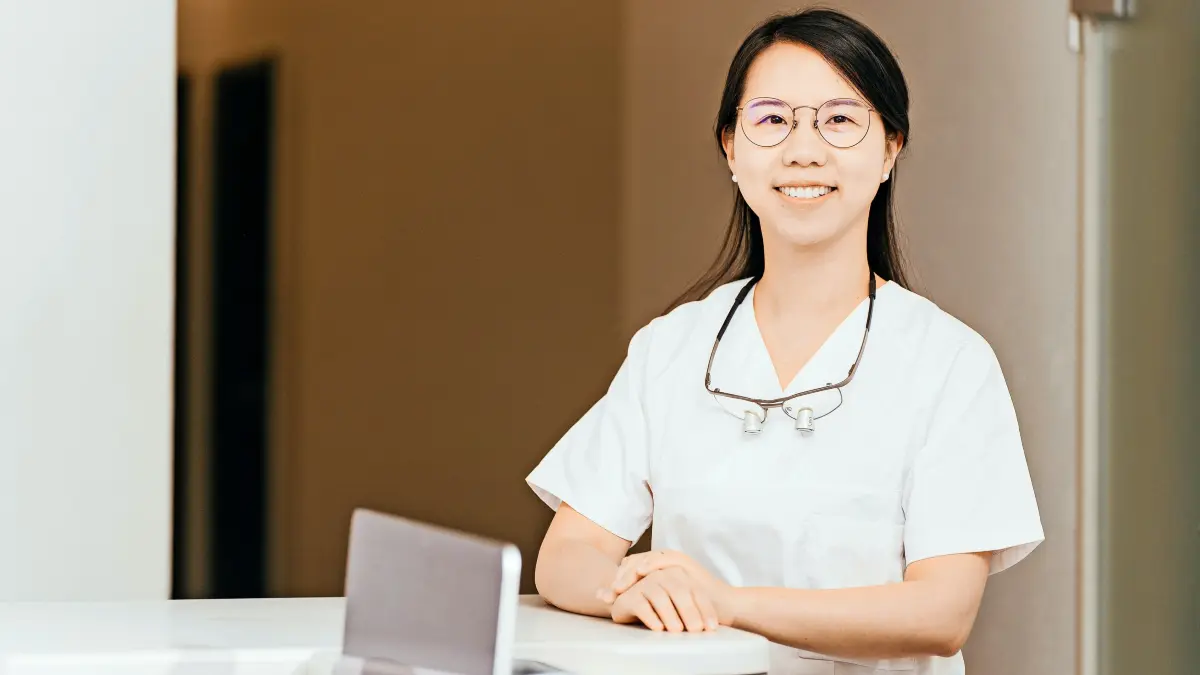 Yanfei Jiang betreibt seit etwa anderthalb Jahren ihre Zahnarztpraxis in Blumberg.