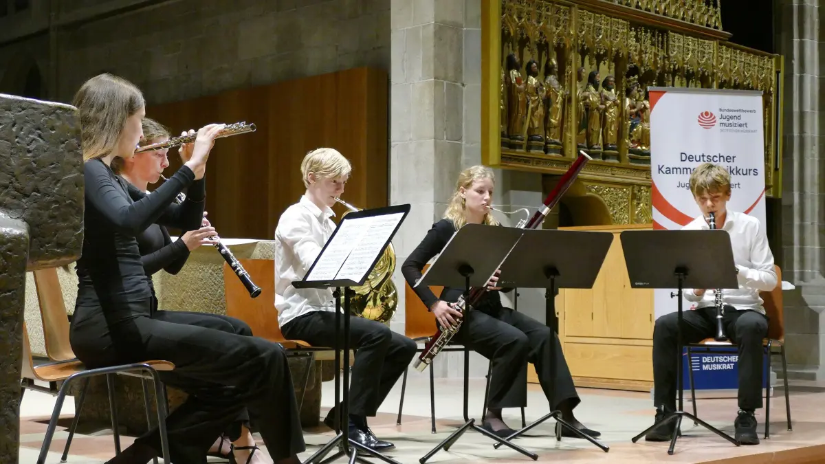 Jacques Ibert, Trois pièces brèvesv.l. Loelia Thomas , Flöte; Lea Schweizer, Oboe, Moritz Reichart, Horn; Tamar Mosig Fagott; Gustaf Nordahl, Klarinette