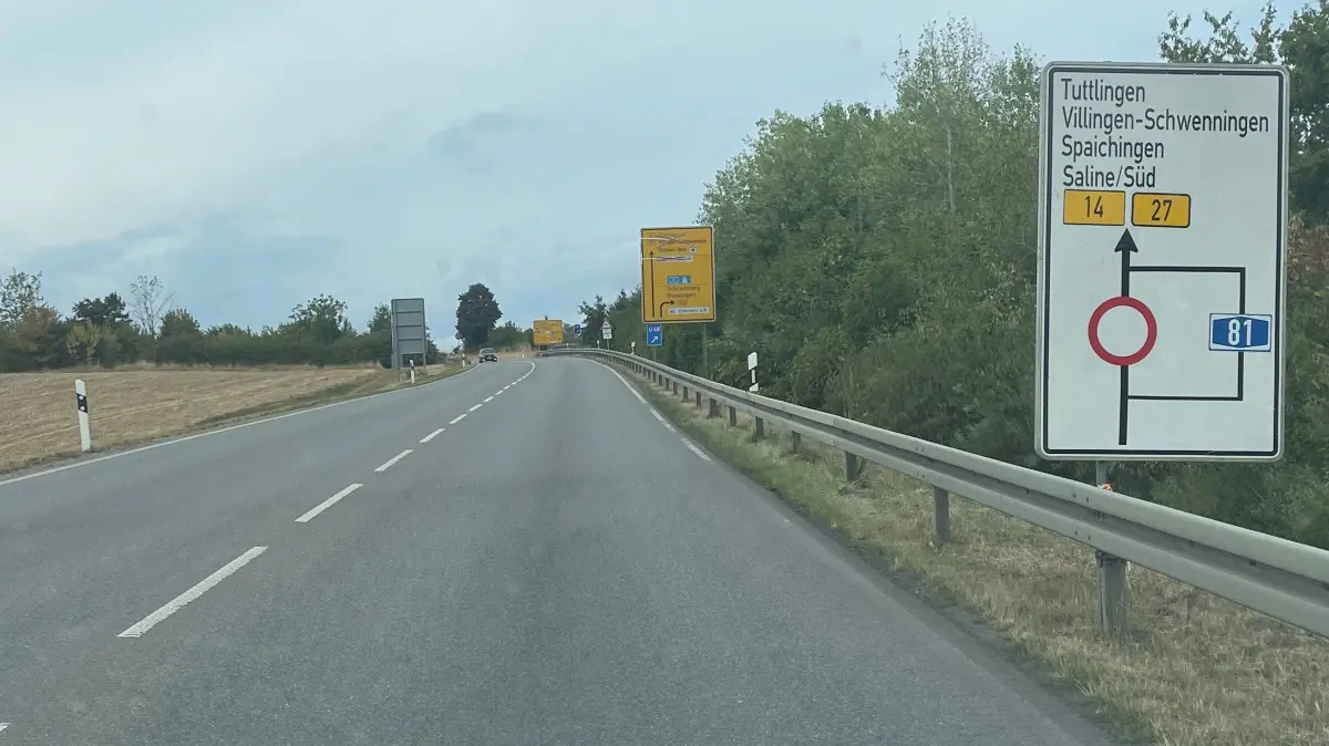 Der Weg von Rottweil-Nord Richtung Saline, Tuttlingen und Villingen-Schwenningen führt seit Anfang August nicht mehr über die B14 beziehungsweise B27. Stattdessen müssen Verkehrsteilnehmer eine längere Umleitung über die Autobahn nehmen.