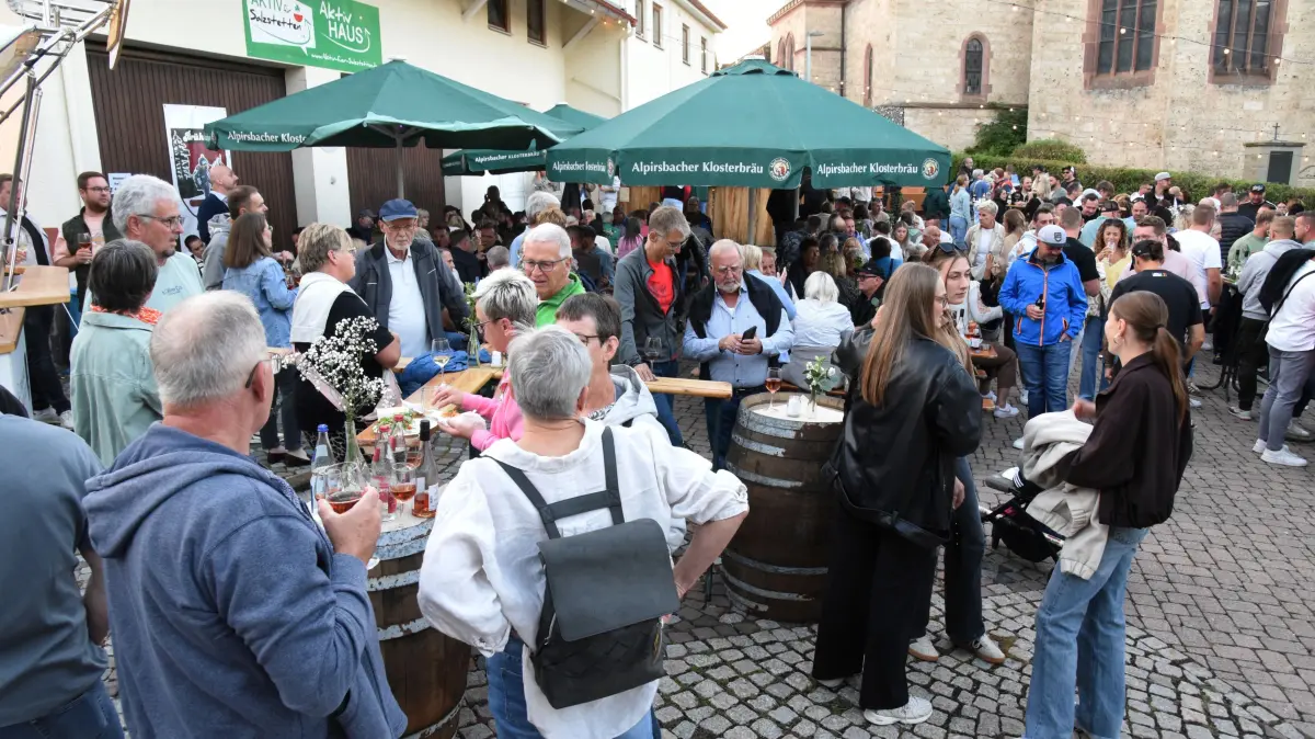 Auf der Festmeile des Salzstetter Weinfestes herrschte viel Betrieb.
