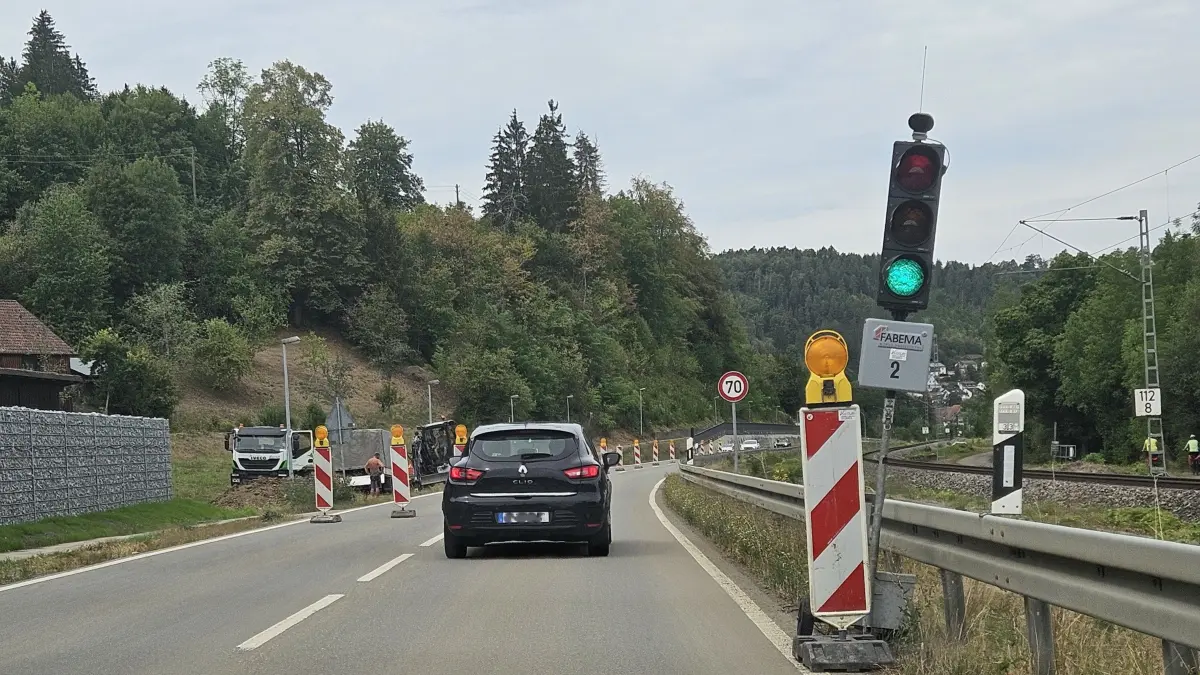 Am Rand der L424 bei Epfendorf wird derzeit gearbeitet.