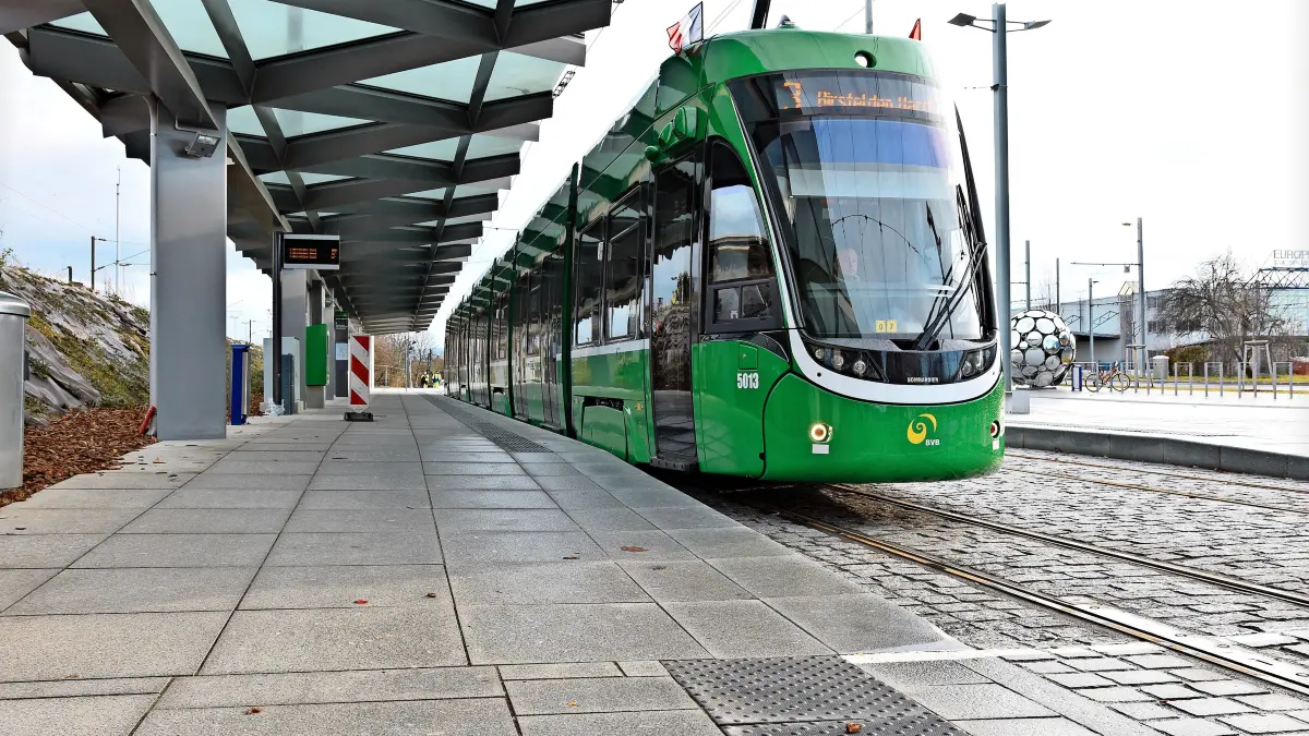 Das Basler Tramnetz wird teilweise neu gespannt. So soll unter anderem die Linie 3 künftig ab Aeschenplatz nach Pratteln statt nach Birsfelden fahren.