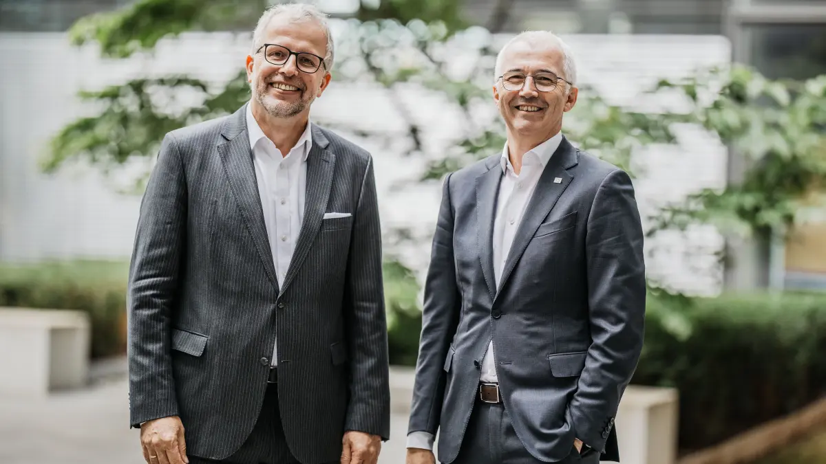 Der Aufsichtsrat der Dürr AG hat Lars Friedrich (links), Leiter der Division Automotive, und Daniel Schmitt (rechts), Leiter der Division Woodworking, zum 1. Oktober 2026 in den Vorstand berufen.