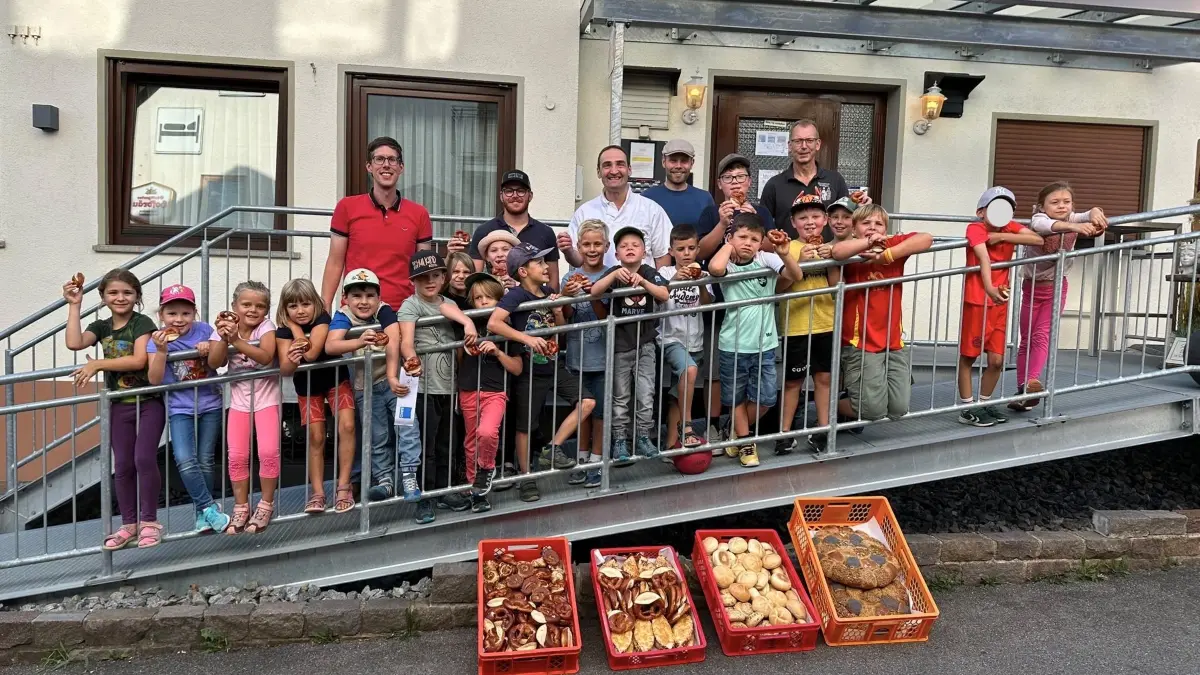 Die Kinder vor der Bäckerei