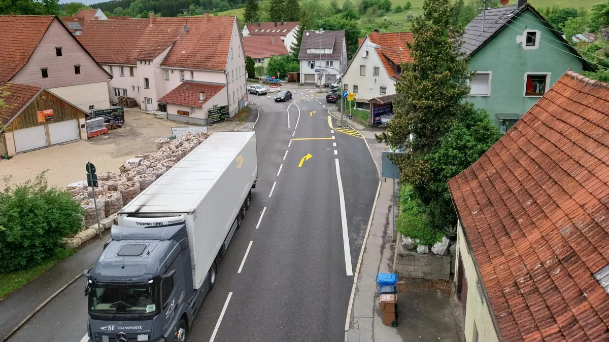 Die Ortsdurchfahrt Lautlingen im Verlauf der B463 ist geplagt vom Durchgangsverkehr. Bei der sich in Planung befindlichen Ortsumgehung tut sich seit Jahren wenig.