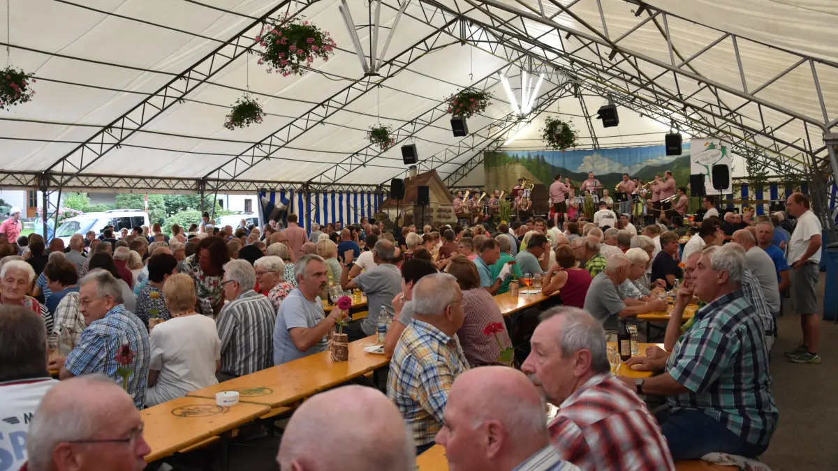 Im Festzelt Wolfach-Halbmeil ist an allen drei Tagen beste Stimmung garantiert.