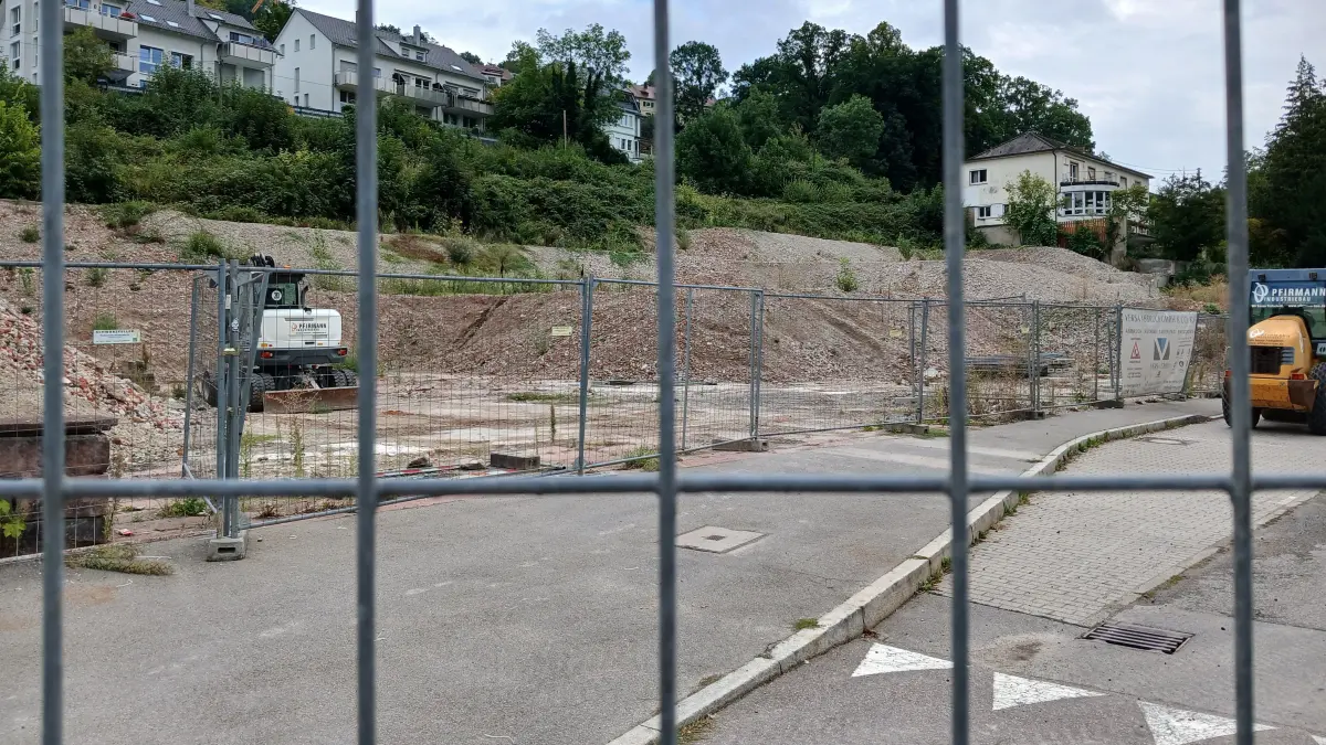Die Arbeiten für den Parkplatz auf dem Areal des Badischen Hofs sollen dieser Tage beginnen.