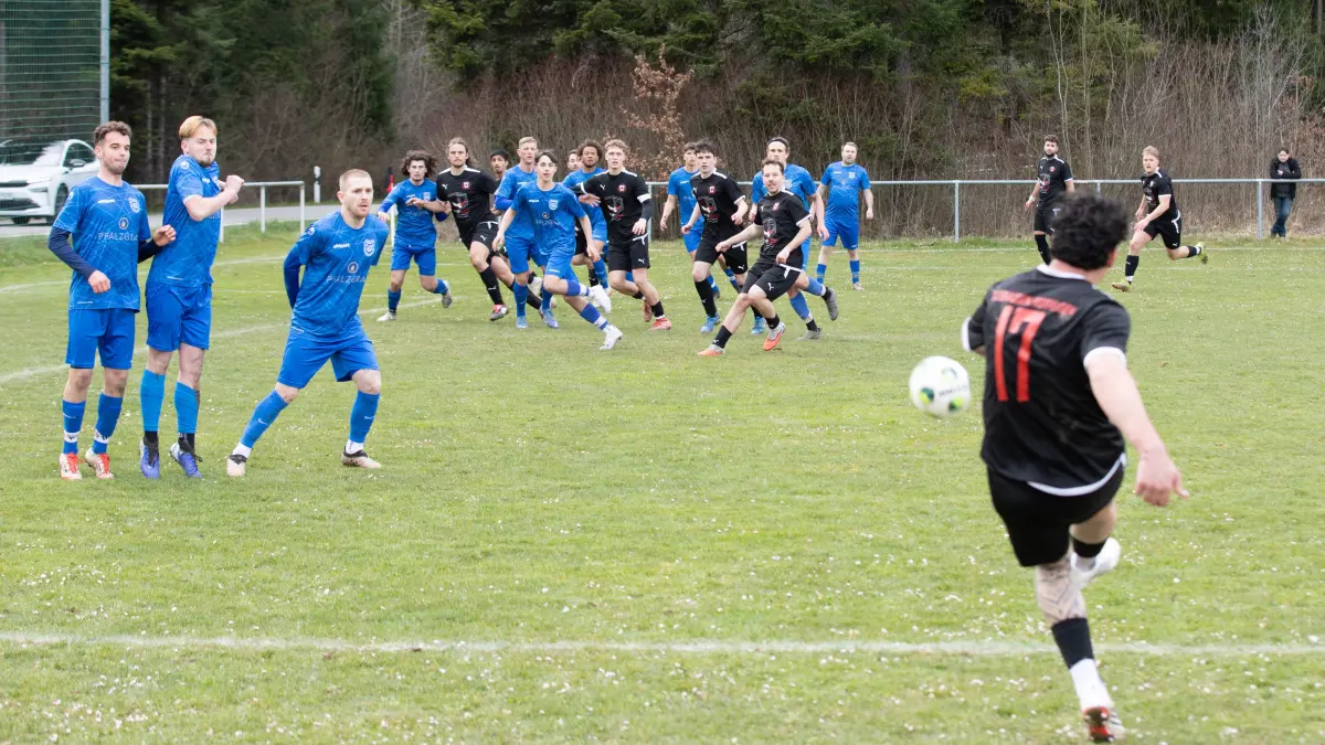 Die SG Ebhausen/Rotfelden (in Schwarz) wurde in der vergangenen Saison Tabellenvierter.