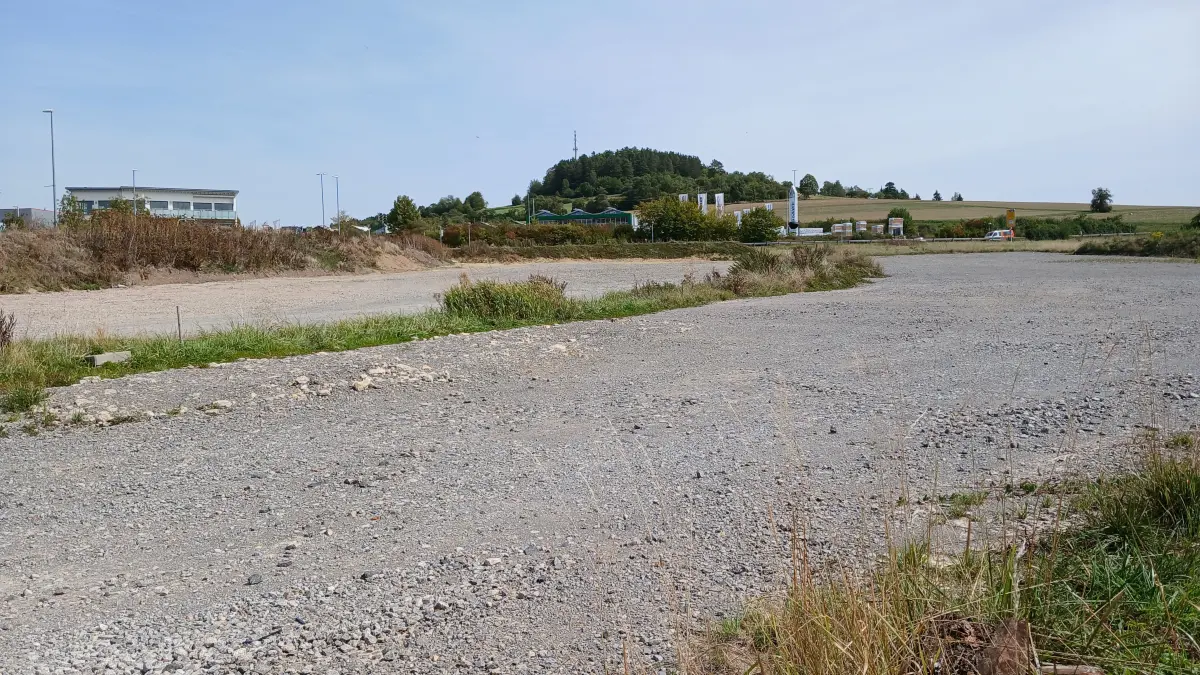 An der B296 entstehen fünf neue Grundstücke für Firman.
