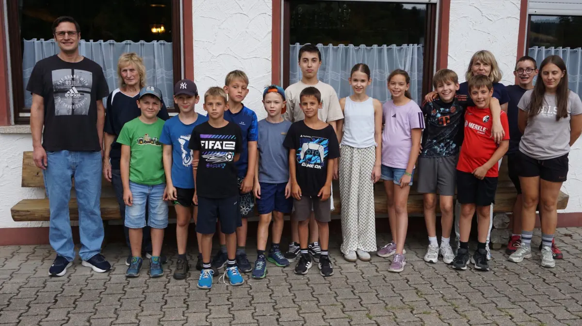 Die Kinder mit den Betreuern Benjamin Milz und Natalja Funk