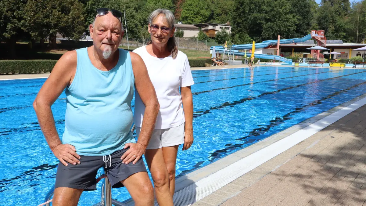 Schwimmbadleiter Hans-Dieter Bless und Petra Sica