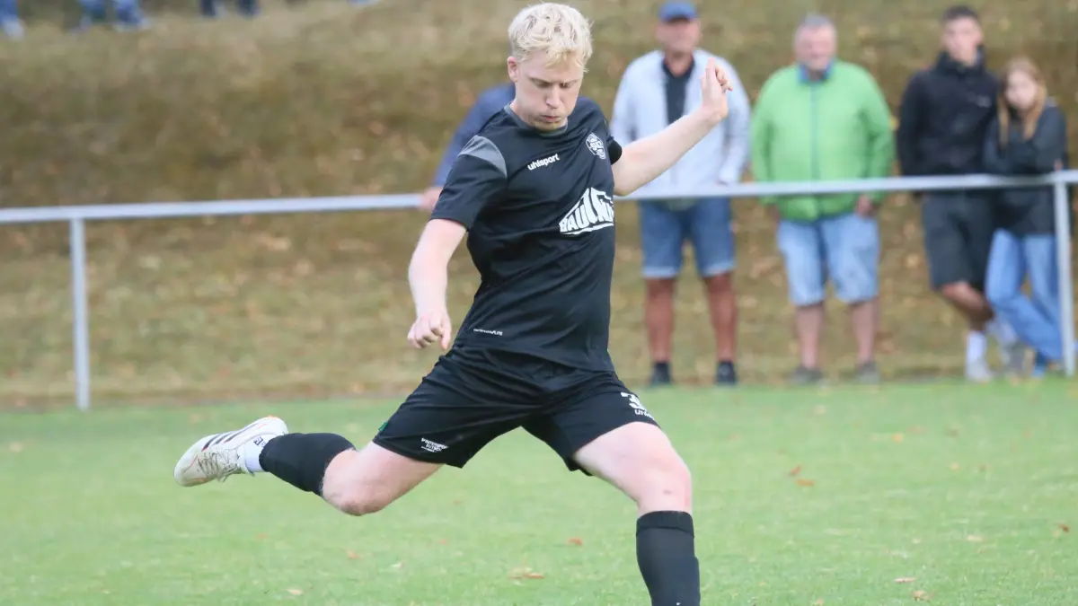 Endlich den ersten Sieg einfahren wollen Joshua Hempel und der SV Zimmern gegen die Sportfreunde Gechingen.