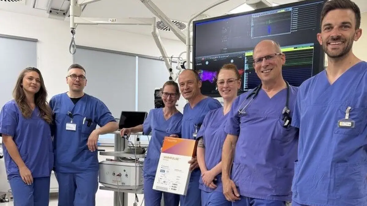 Das Team der Kardiologie freut sich über die ersten erfolgreichen Pulsfeld-Ablationen.