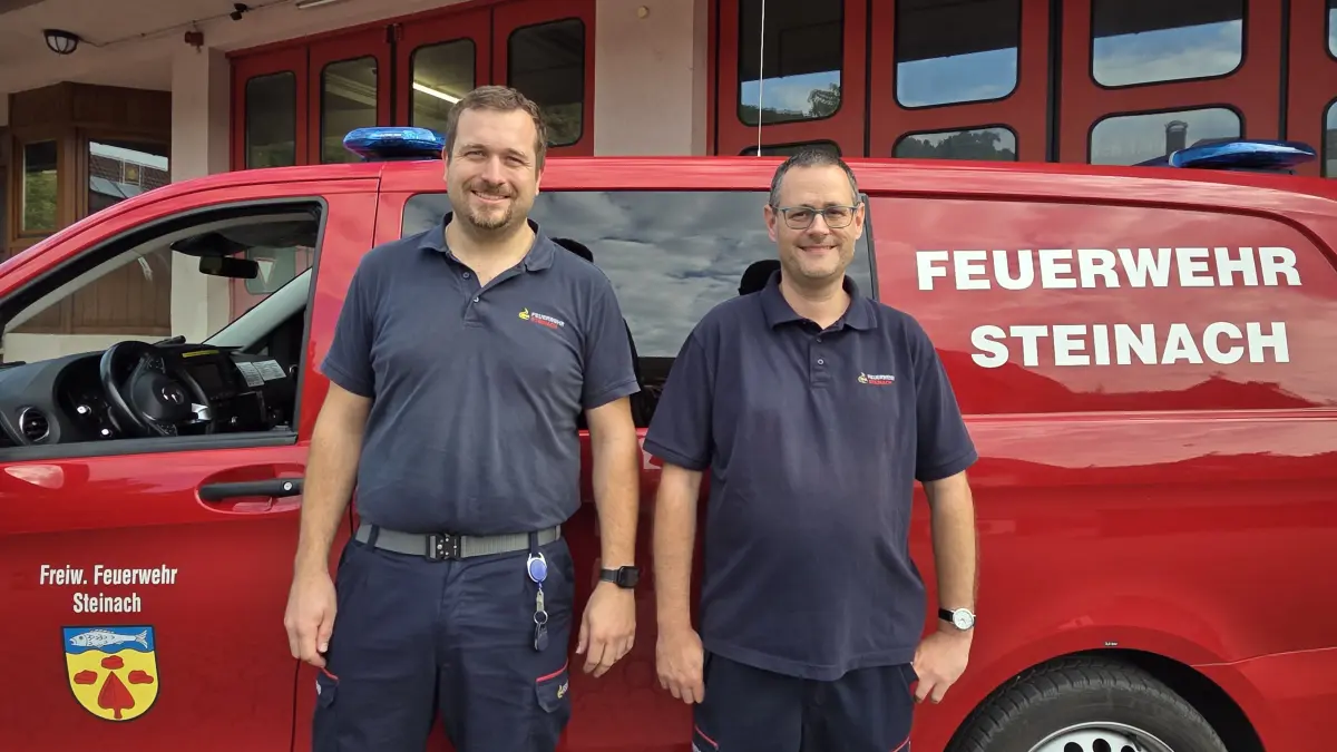 Markus Decker (rechts), Kommandant der freiwilligen Feuerwehr Steinach, berichtete gemeinsam mit dem stellvertretenden Jugendwart Felix Herde eindrücklich von den Erfahrungen beim Waldbrand, der viele Einsatzkräfte vor zwei Wochen beschäftigte.