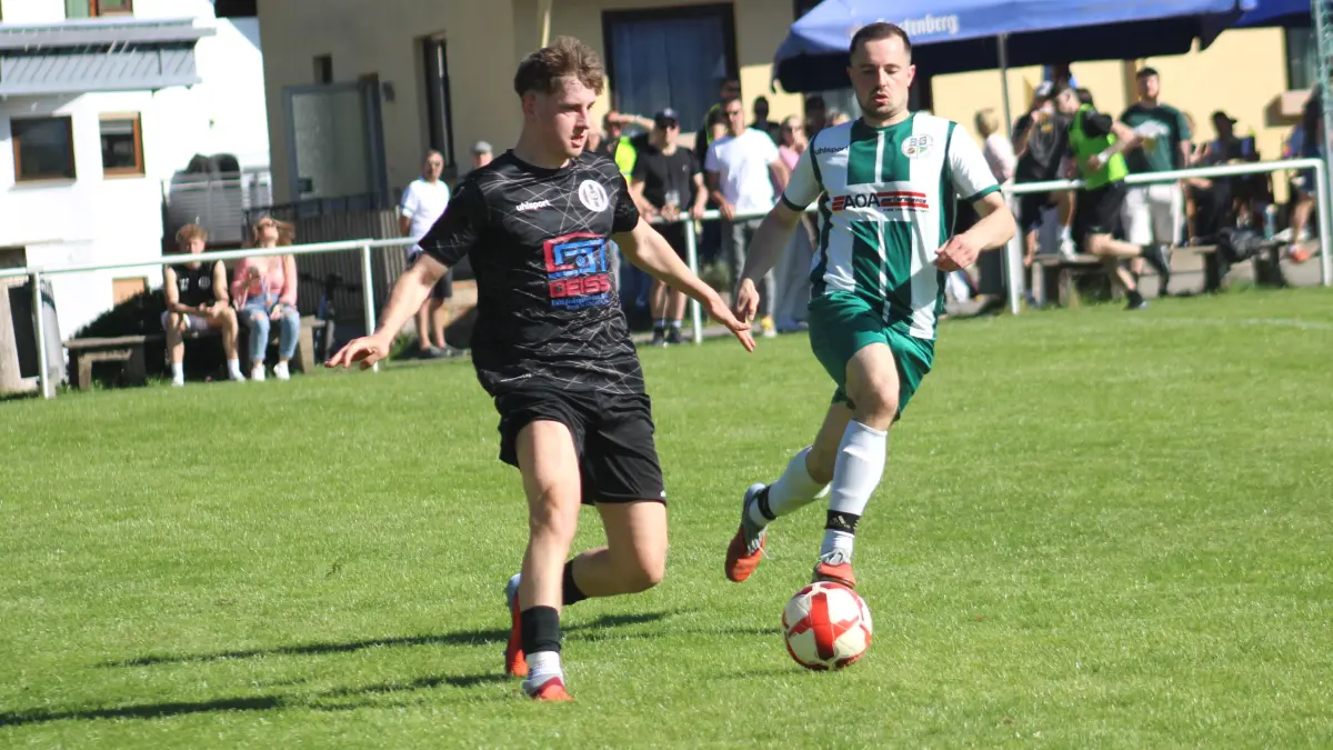Die SG Dauchingen/Weilersbach (links Alexander Port) steigt als letztes Team in die Bezirksliga-Saison ein.