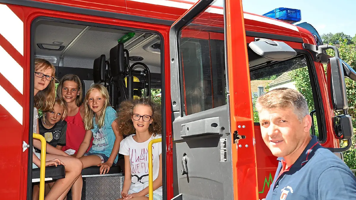 Höhepunkt für viele jüngere Besucher ist schon seit vielen Jahren eine Fahrt mit dem Feuerwehrauto.