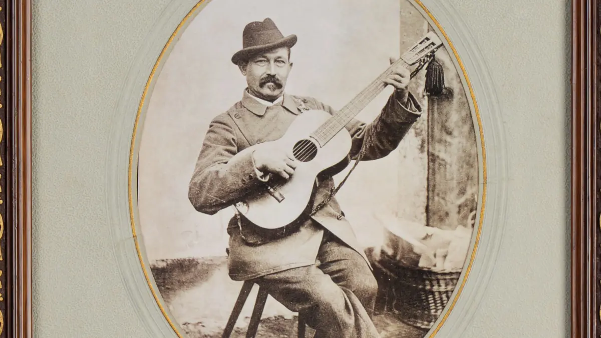 Der Dichter, Musiker und Narr Friedrich Würz (1850 bis 1921) auf einem Foto aus der Zeit um 1900.