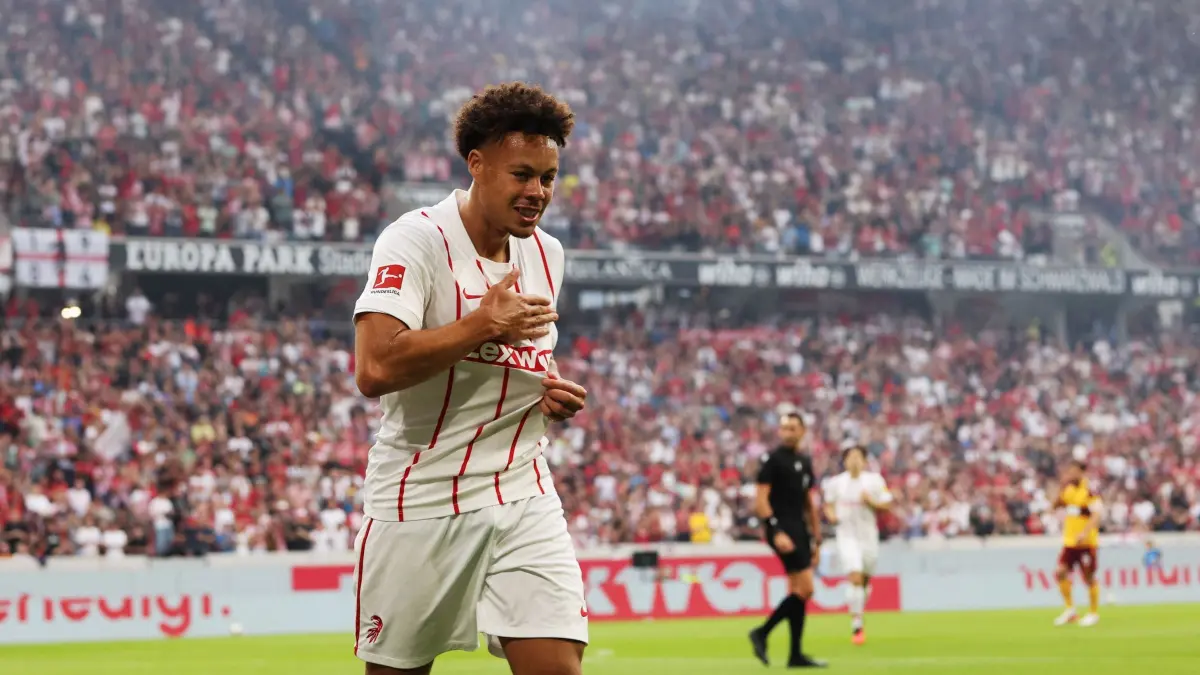 SC Freiburg - FC Motherwell: 27.08.2026, Baden-Württemberg, Freiburg im Breisgau: Fußball, Männer: UEFA Europa Conference League-Qualifikation, 4. Runde, Rückspiel, Europa-Park Stadion: Derry Scherhant (SC Freiburg) bejubelt sein Tor zum 1:0. Foto: Philipp von Ditfurth/dpa +++ dpa-Bildfunk +++