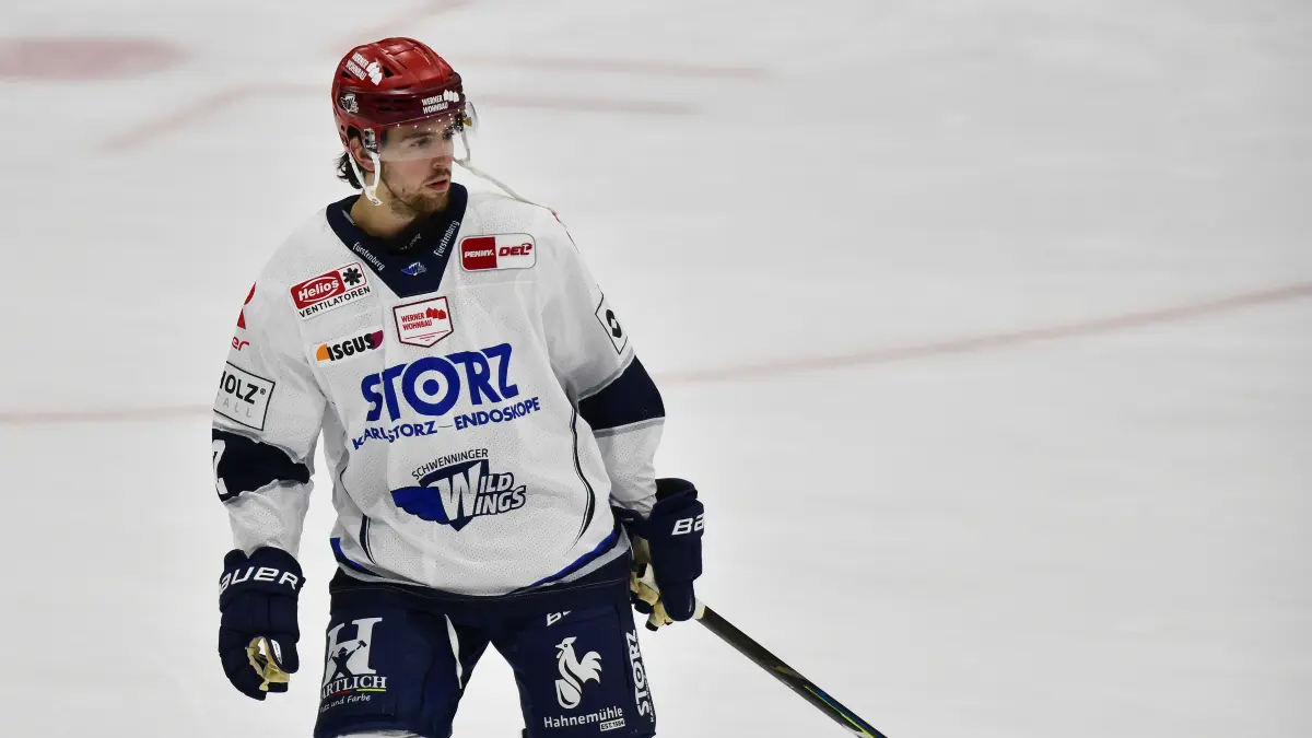 Schwenninger Wild Wings (weiss) - TPS Turku (schwarz), Thomas Schemitsch (62) Verteidiger SERC Wild Wings