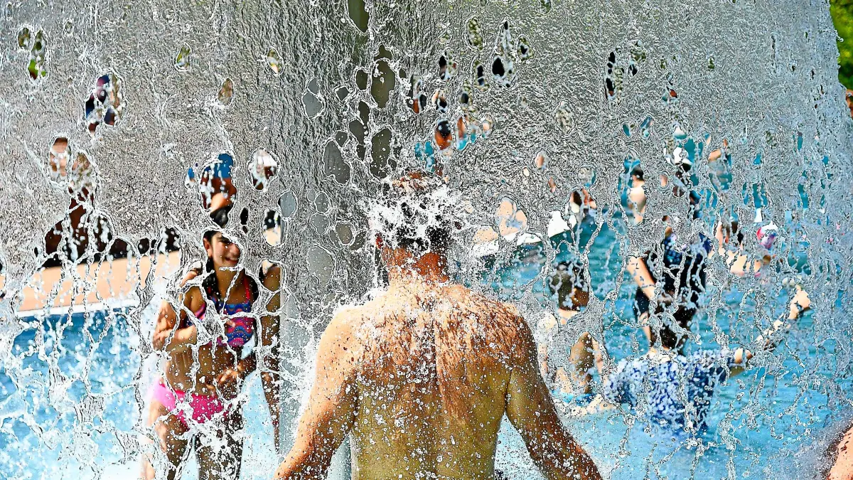 Der Wasserpilz im Nichtschwimmerbecken des Lahrer Terrassenbads erfreut sich großer Beliebtheit.