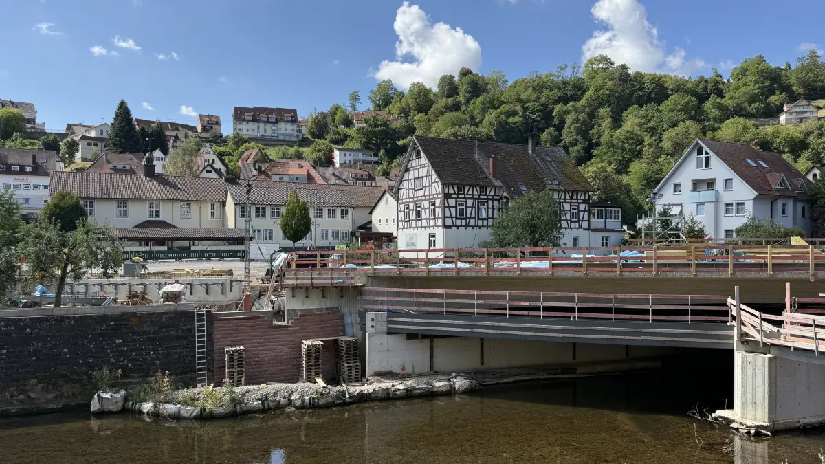 Die Wildberger Nagoldbrücke macht gute Fortschritte.