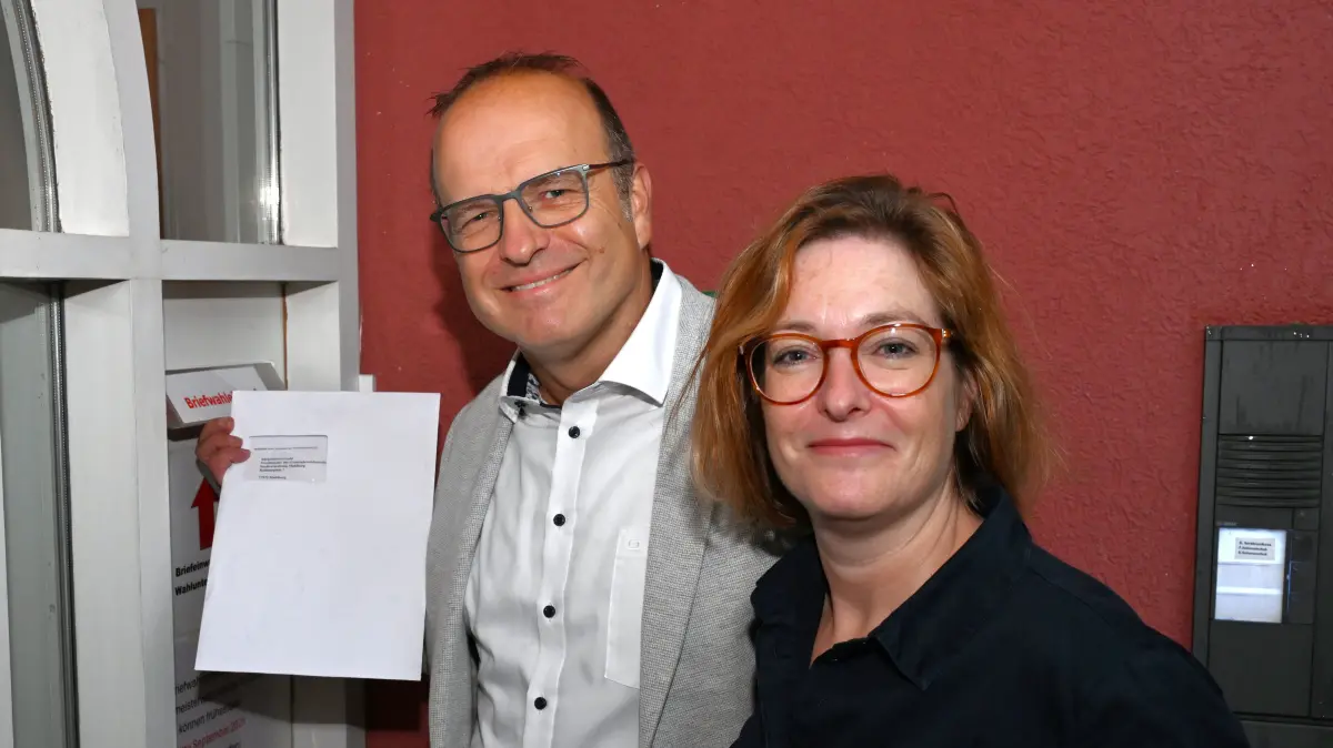 Gemeinsam mit seiner Frau Kerstin hat Alexander Schröder seine Bewerbung am Freitag in Mahlberg abgegeben.