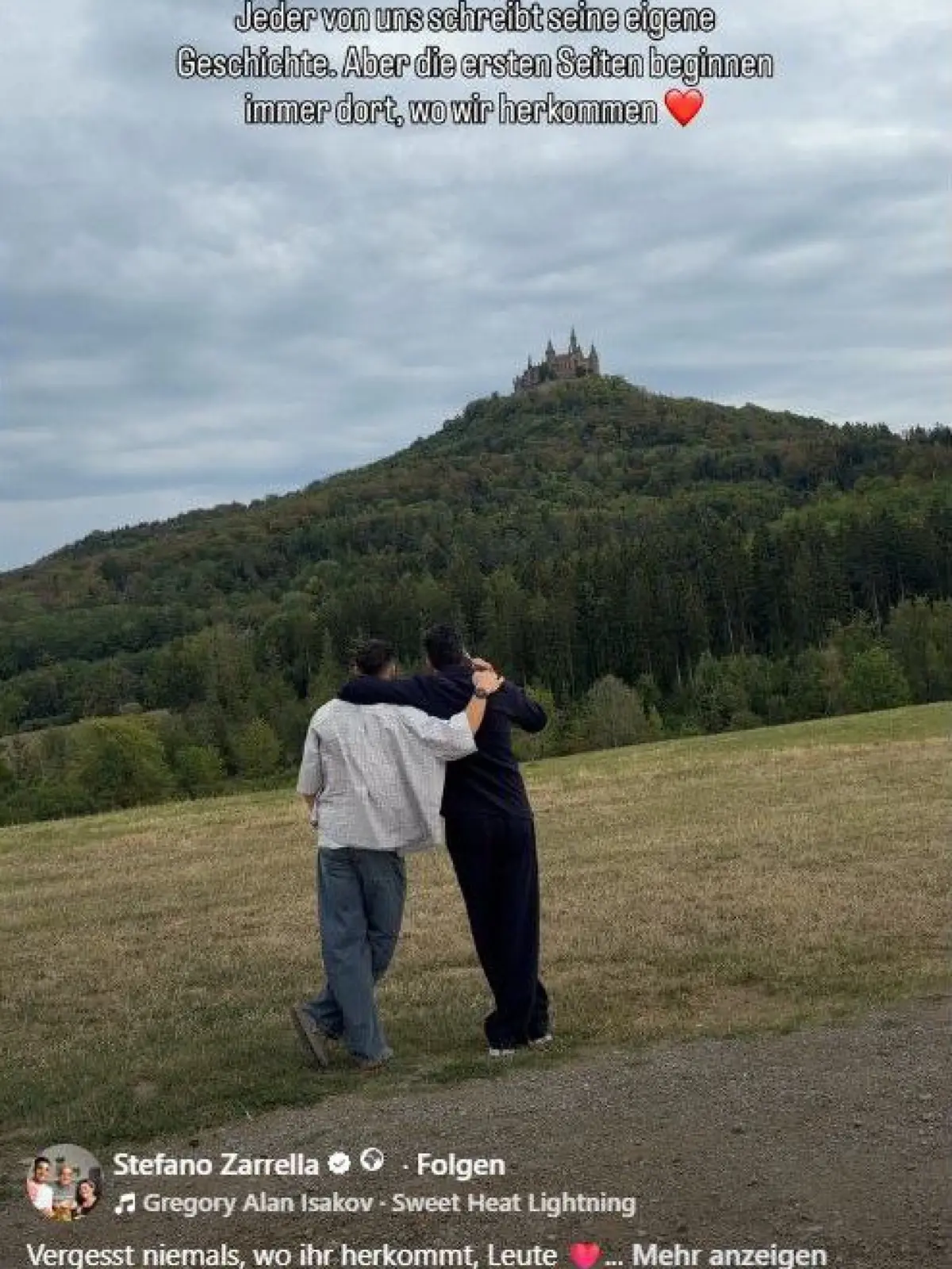 Giovanni und Stefano Zarrella vor der Burg Hohenzollern: "Vergesst niemals wo ihr herkommt, Leute". Mit einem aktuellen Post auf Stefanos Facebook-Seite liefern die Brüder wieder mal eine Hommage an ihre Heimatstadt Hechingen.