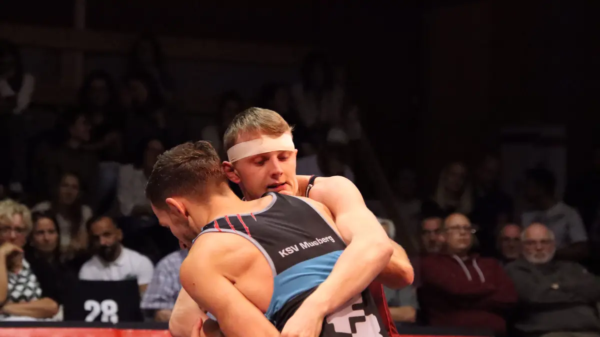 Vom Nachwuchsringer zur Stammkraft: Eigengewächs Noah Dürr (hinten) hat sich im Regionalliga-Team der WKG etabliert.