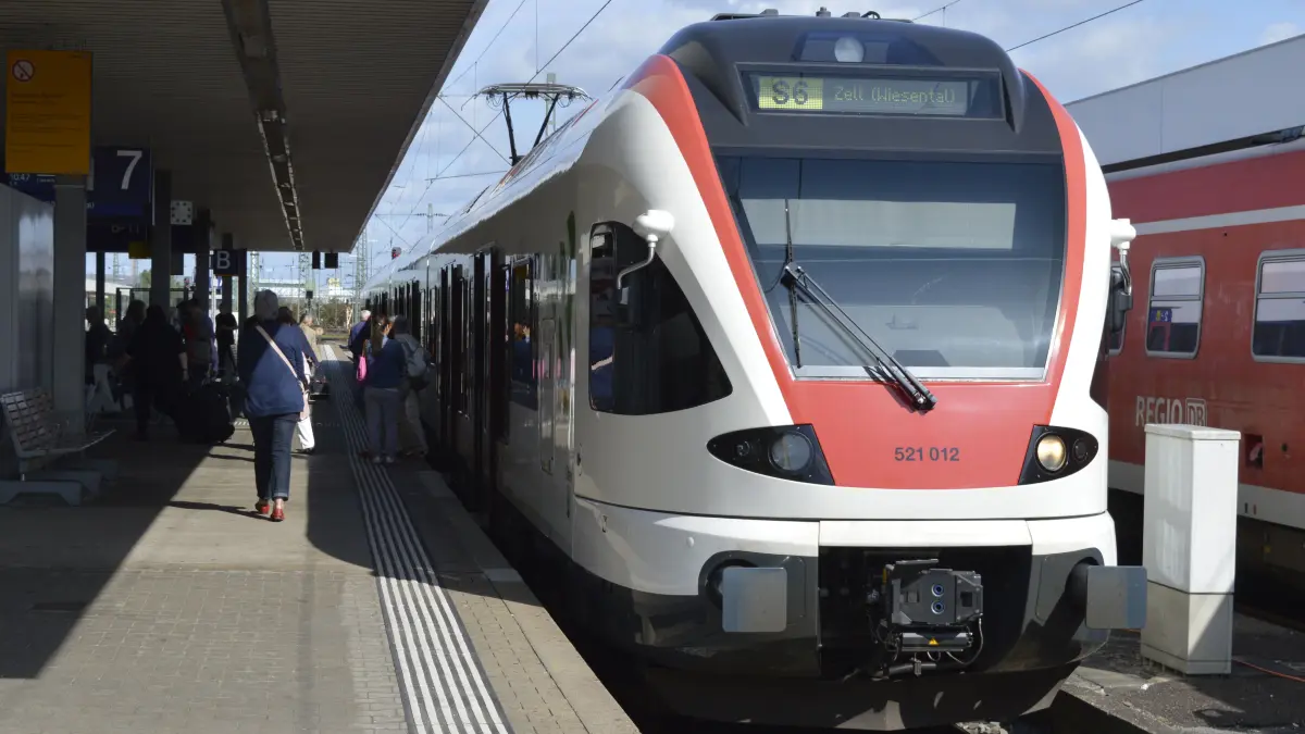 Pendler und Zugreisende müssen bald mit Ersatzbussen vorliebnehmen.
