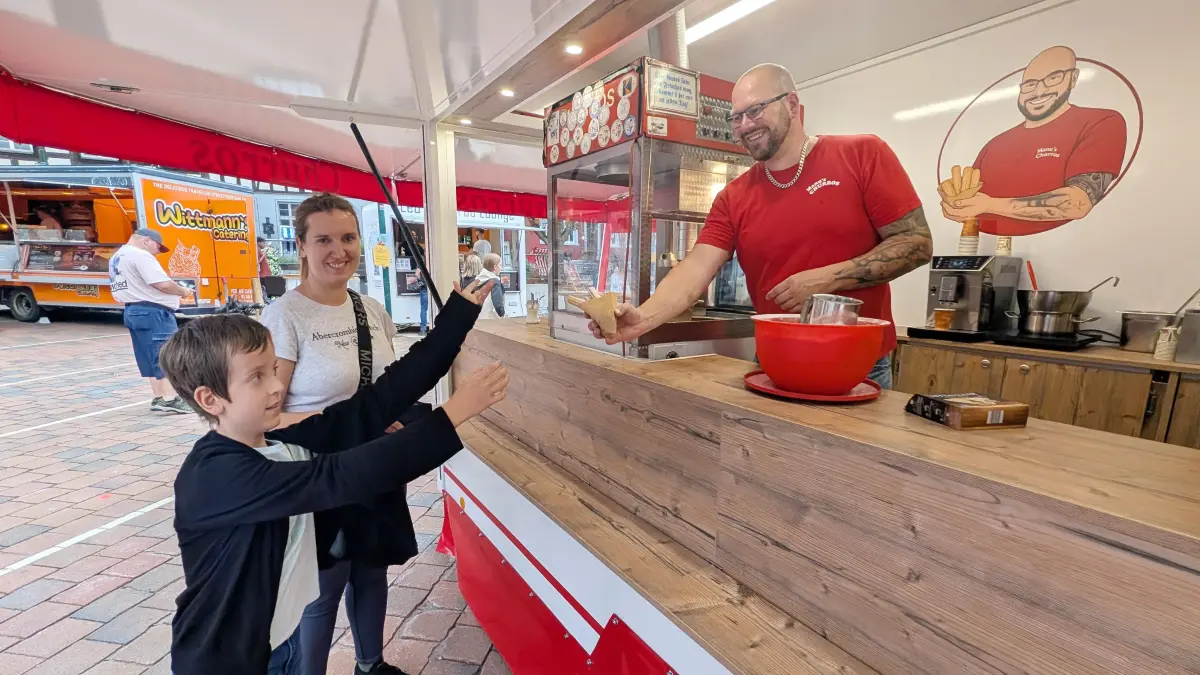 Die Churros bei Manuel Schindler schmecken auch den jungen Besuchern beim Streetfood-Festival auf dem Schwenninger Muslenplatz.