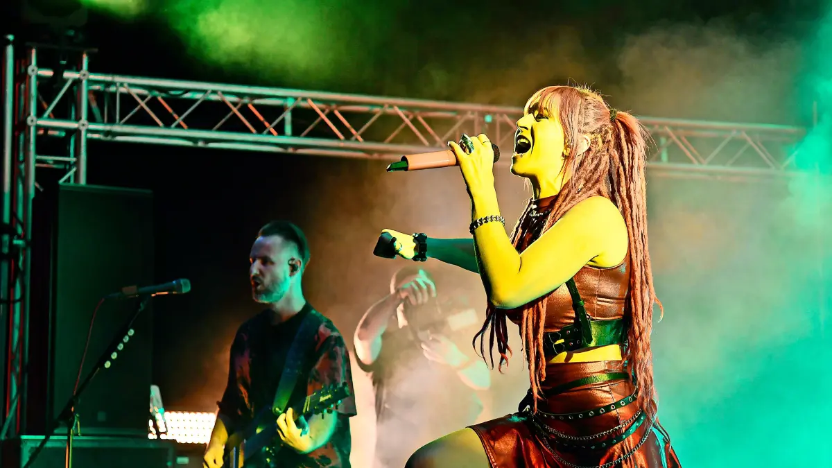 Lisa-Marie Watz von April Art bei ihrem Auftritt beim Metalacker.