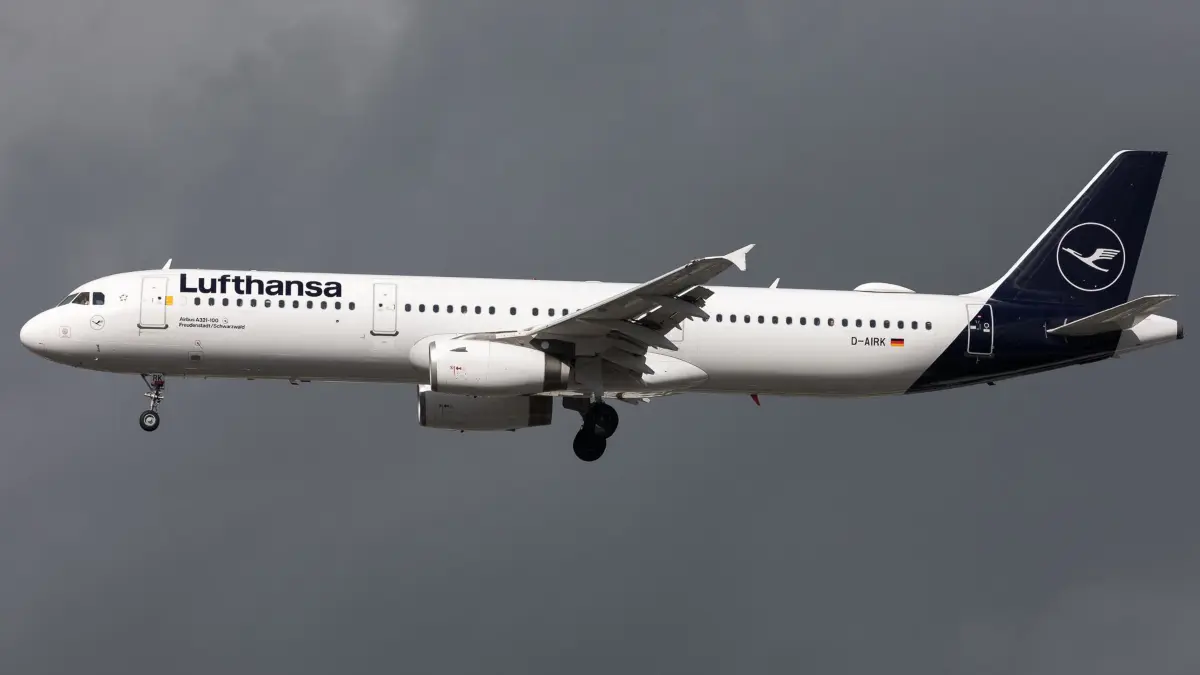 Der Airbus A321 der Lufthansa mit der Aufschrift "Freudenstadt/Schwarzwald". Ende 2025 wurde das Flugzeug außer Dienst gestellt.