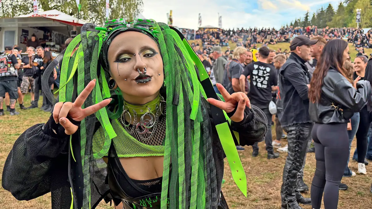 So manch schräges Outfit war auf dem Metalacker zu sehen.