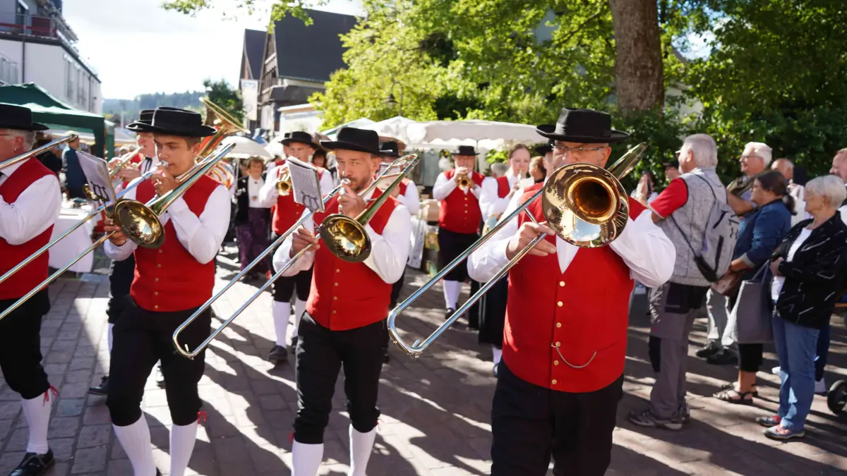 Buntes Treiben herrscht am Wochenende bei Trödlermarkt und Stadtfest in der Furtwanger Innenstadt.