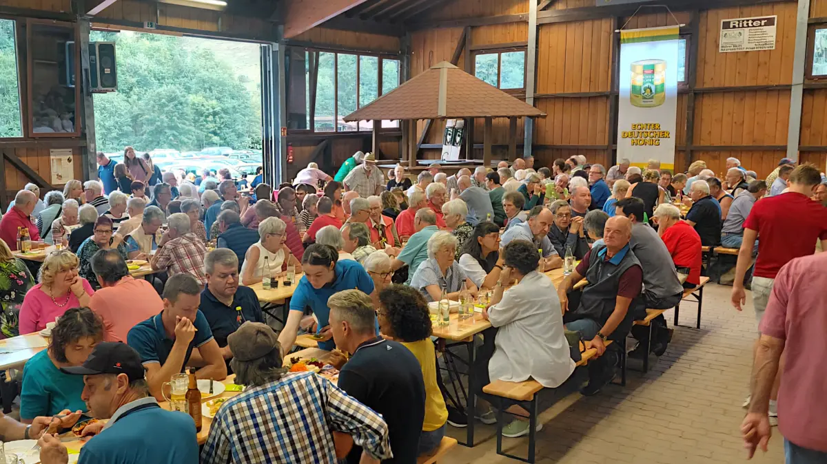 Volles Haus beim Imkerfest am Sonntag