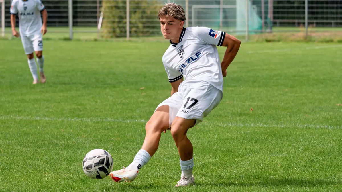GER, Fussball, Tuerkspor Neckarsulm vs. TSG Balingen, Oberliga Baden-Wuerttemberg, 4. Spieltag, Saison 2026/2027, 30.08.2026 : Maxim Schmalz (TSG Balingen Fussball, #17)
GER, Fussball, Tuerkspor Neckarsulm vs. TSG Balingen, Oberliga Baden-Wuerttemberg, 4. Spieltag, Saison 2026/2027, 30.08.2026
Foto: Eibner/Carsten Schwering