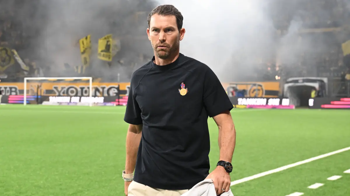 BSC Young Boys v FC Basel 1893 - Swiss Super League 2026/27: BERN, SWITZERLAND - AUGUST 29: Coach Stephan Lichtsteiner of Basel before the game during the Swiss Super League match between BSC Young Boys and FC Basel 1893 at Stadion Wankdorf on August 29, 2026 in Bern, Switzerland. Bern Stadion Wankdorf Bern Switzerland *** BERN, SWITZERLAND, AUGUST 29: Coach Stephan Lichtsteiner of Basel before the game during the Swiss Super League match between BSC Young Boys and FC Basel 1893 at Wankdorf Stadium on August 29, 2026, in Bern, Switzerland. Bern, Wankdorf Stadium, Bern, Switzerland Copyright: xJustPictures.ch/ManuelxWinterbergerx jp-en-EuSpIm-MWI_2581