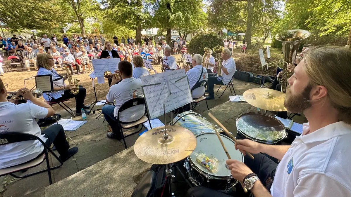 Der Musikverein Märkt spielte bei der Matinee im Läublinpark auf.