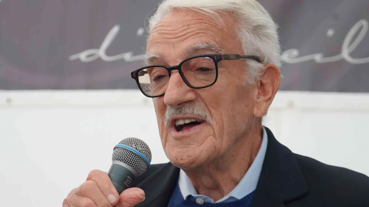 Ein besonderer Gruß kommt von Josep Vilanova, dem Präsidenten der Vereinigung „Feria de reloj de Catalunya“ (Messe der Uhr von Katalonien), der wieder mit einer Delegation aus Sant Feliu de Codines bei Barcelona nach Furtwangen gekommen ist.