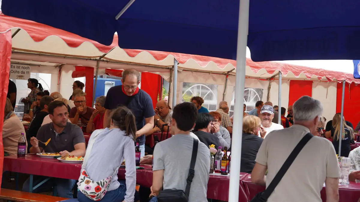Buntes Treiben herrscht am Wochenende bei Trödlermarkt und Stadtfest in der Furtwanger Innenstadt.