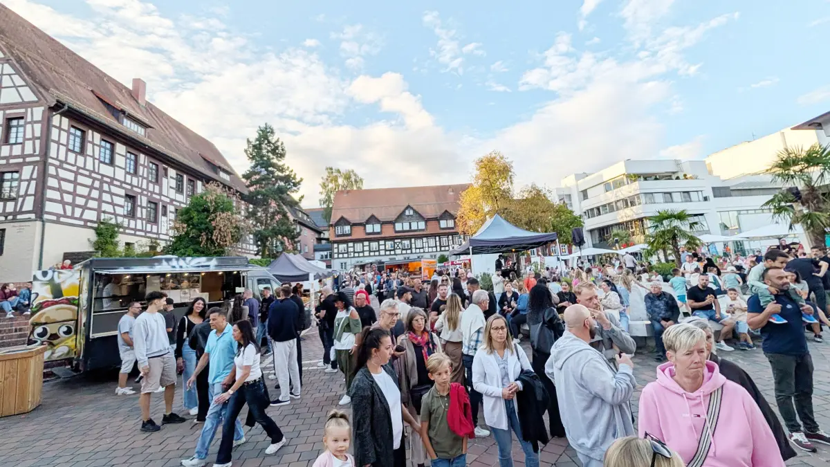 Das Streetfood-Festival auf dem Muslenplatz in Schwenningen entwickelte sich zum Treffpunkt.