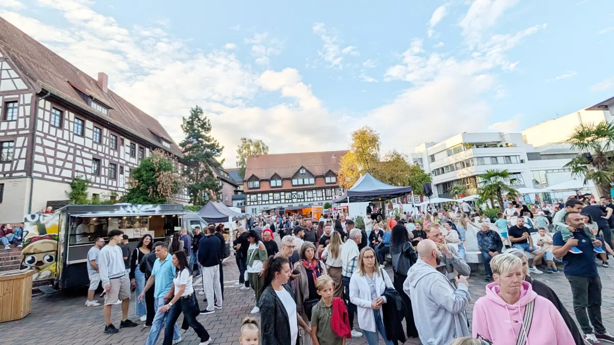Das Streetfood-Festival auf dem Muslenplatz in Schwenningen entwickelte sich zum Treffpunkt.