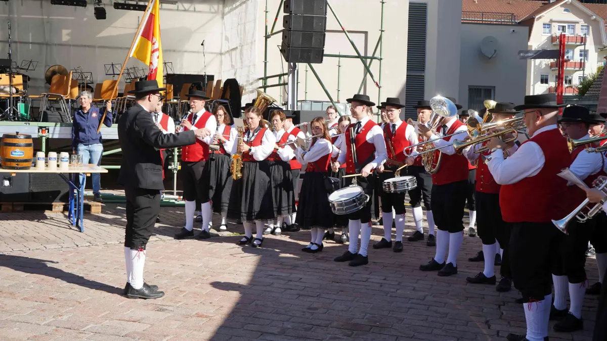 Buntes Treiben herrscht am Wochenende bei Trödlermarkt und Stadtfest in der Furtwanger Innenstadt.