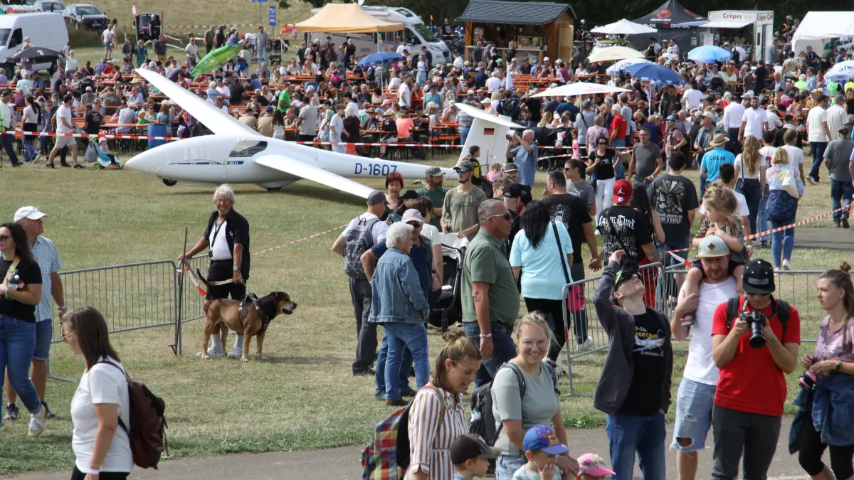 Zahlreiche Gäste strömten zum Flugplatzfest aufs Degerfeld in Albstadt.