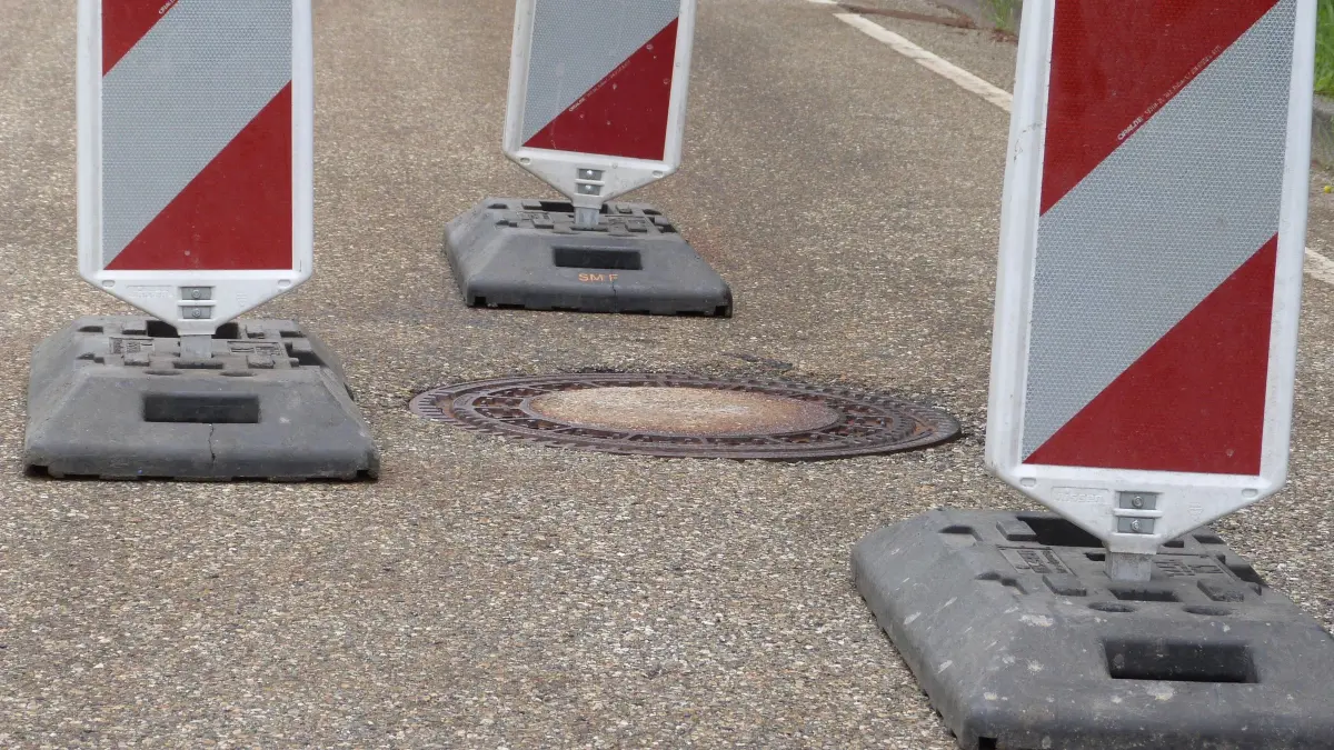 Die L404 bleibt länger gesperrt als ursprünglich geplant. (Symbolbild)